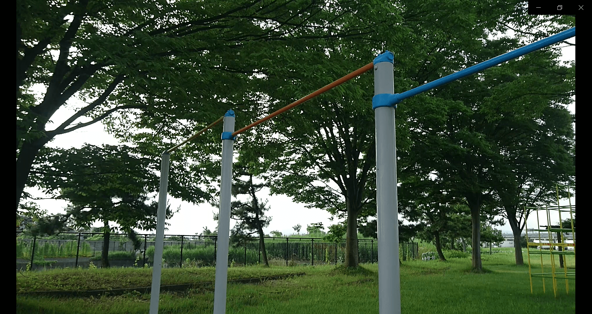 公園の鉄棒
